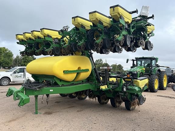 Image of John Deere DR24 equipment image 2