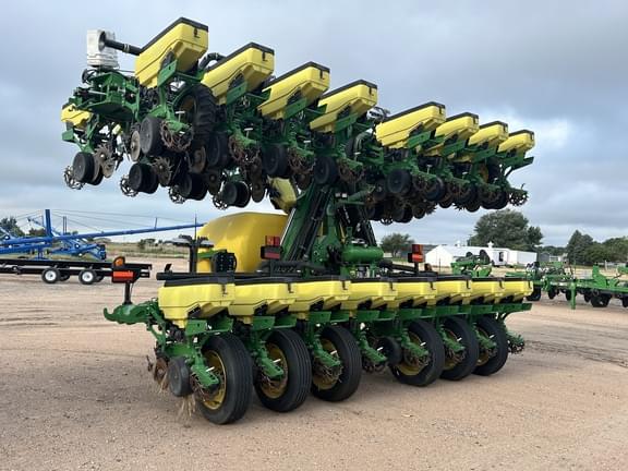 Image of John Deere DR24 equipment image 3