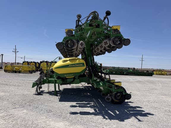 Image of John Deere DR24 equipment image 1