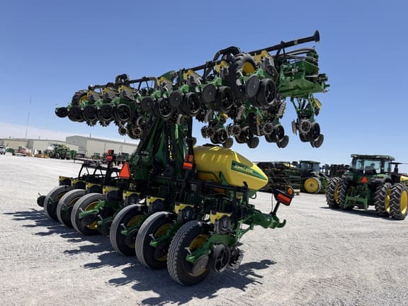 Image of John Deere DR24 equipment image 4