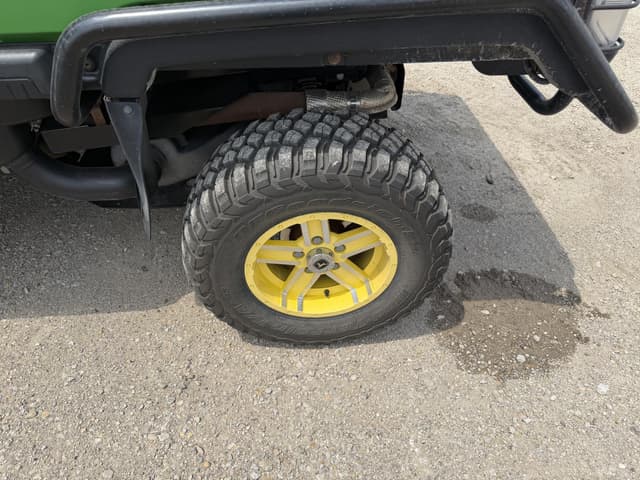 Image of John Deere Gator XUV 825i equipment image 1
