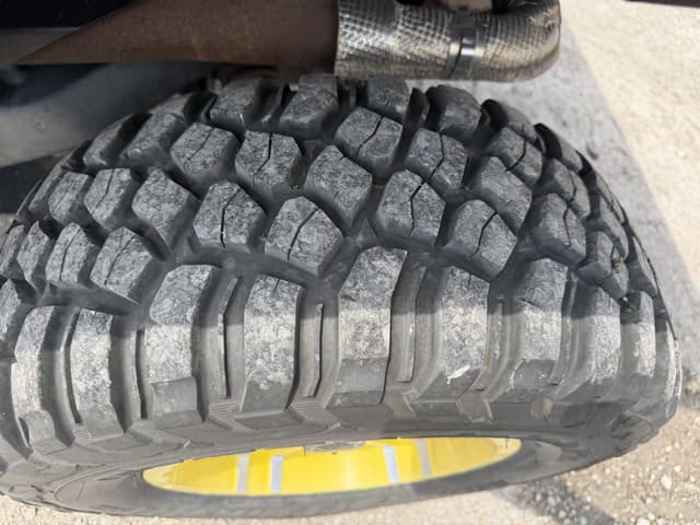 Image of John Deere Gator XUV 825i equipment image 2