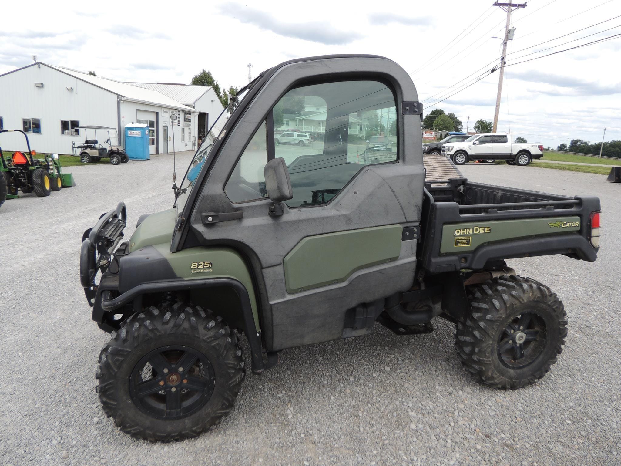2016 John Deere Gator XUV 825i Equipment Image0