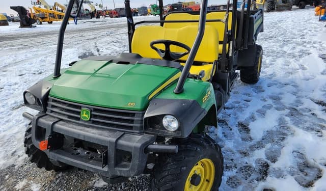 Image of John Deere Gator XUV 825i S4 equipment image 1