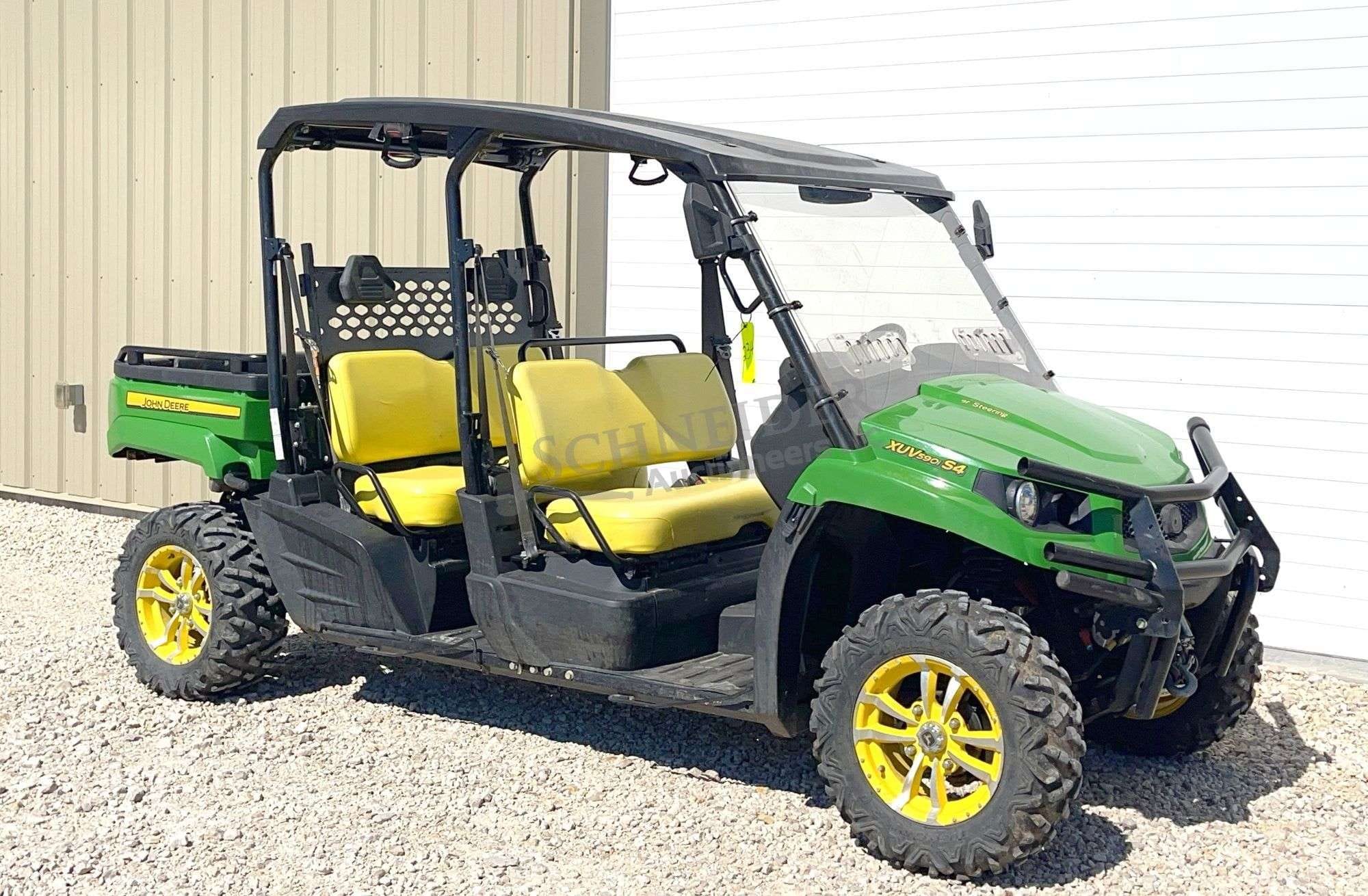 2016 John Deere XUV 590i Gator Equipment Image0