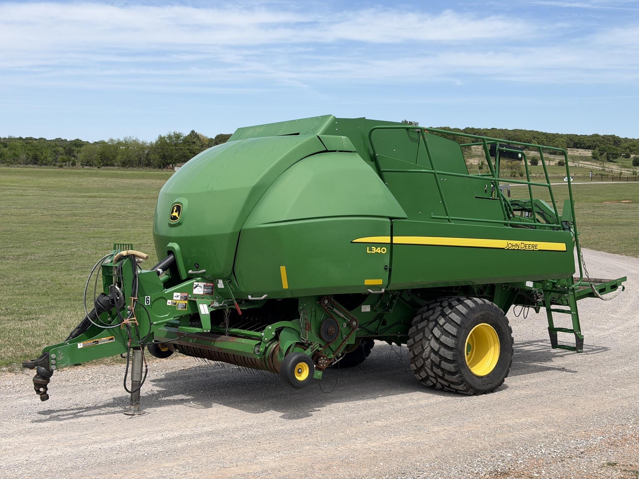 2016 John Deere L340 Equipment Image0