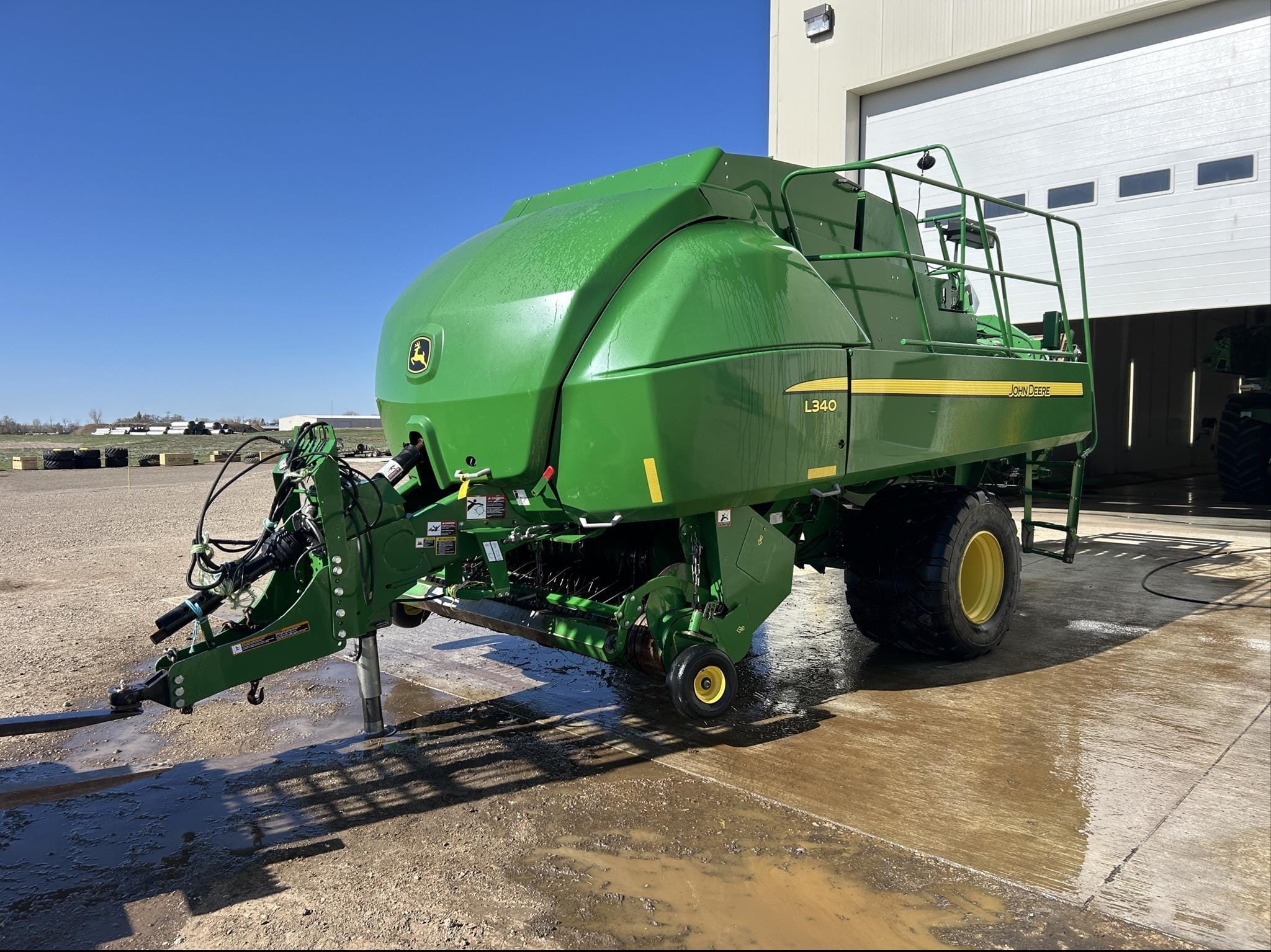 2016 John Deere L340 Equipment Image0