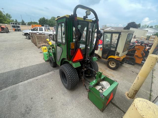 Image of John Deere 2025R equipment image 4