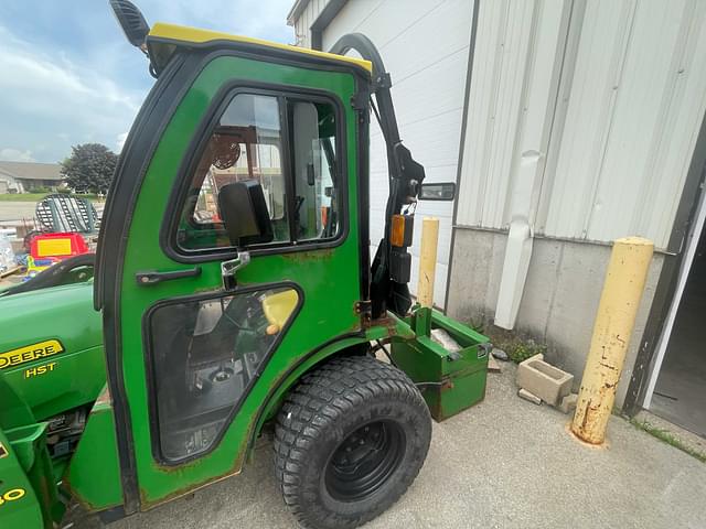 Image of John Deere 2025R equipment image 3
