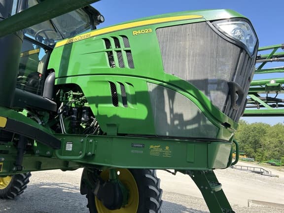 Image of John Deere R4023 equipment image 3