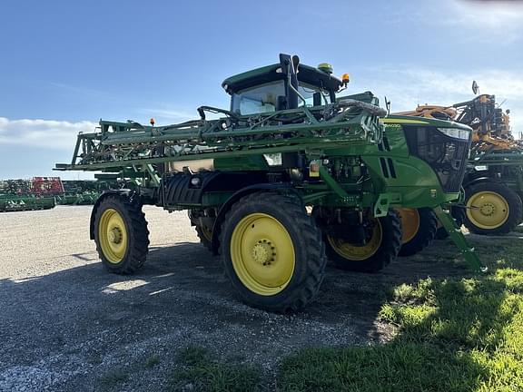 Image of John Deere R4030 equipment image 1