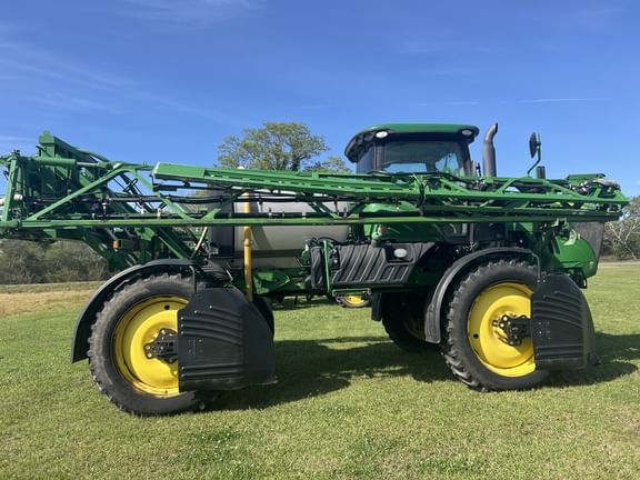 2016 John Deere R4030 Equipment Image0