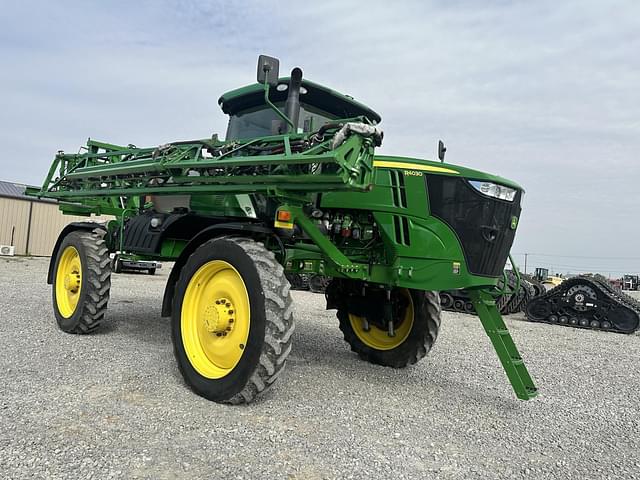 Image of John Deere R4030 equipment image 1