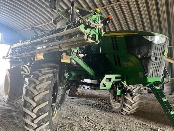 Image of John Deere R4038 equipment image 1