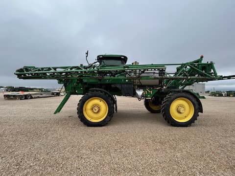 Image of John Deere R4038 equipment image 1