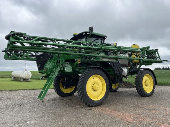 Image of John Deere R4038 equipment image 1