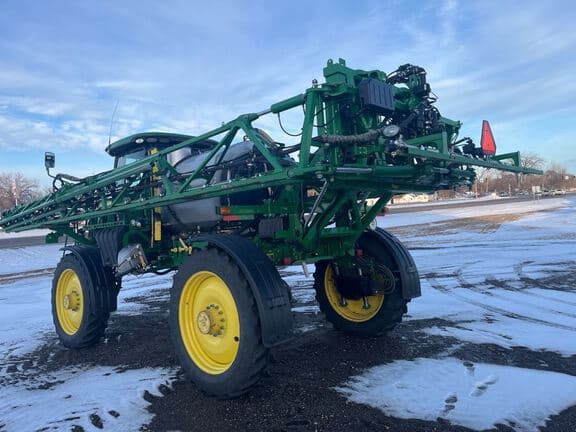 Image of John Deere R4038 equipment image 4