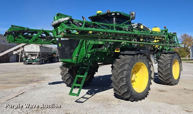 2016 John Deere R4045 Equipment Image0
