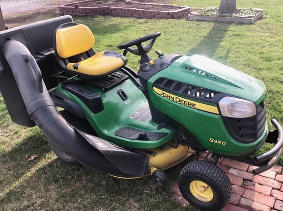 Image of John Deere S240 equipment image 1