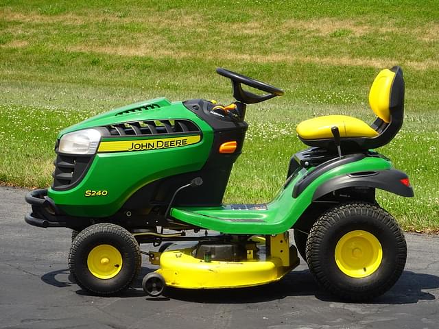 Image of John Deere S240 equipment image 3