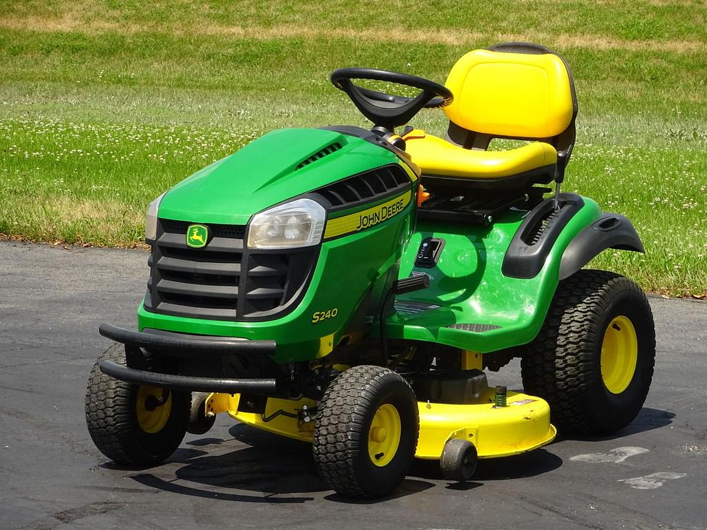 Image of John Deere S240 Primary image