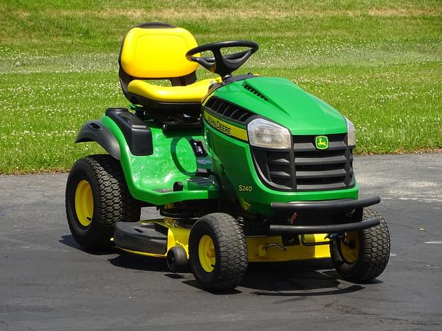 Image of John Deere S240 equipment image 1