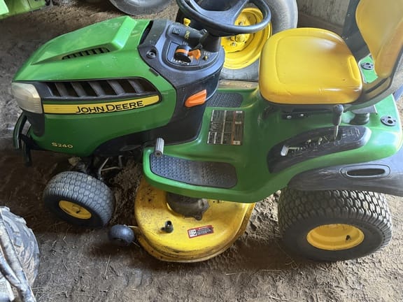 2016 John Deere S240 Equipment Image0