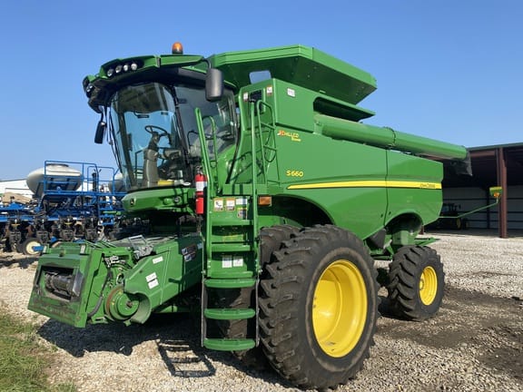 Main image John Deere S660