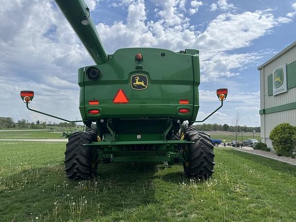 Image of John Deere S660 equipment image 4