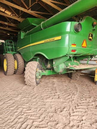 2016 John Deere S660 Equipment Image0