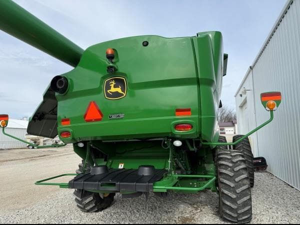 Image of John Deere S660 equipment image 4