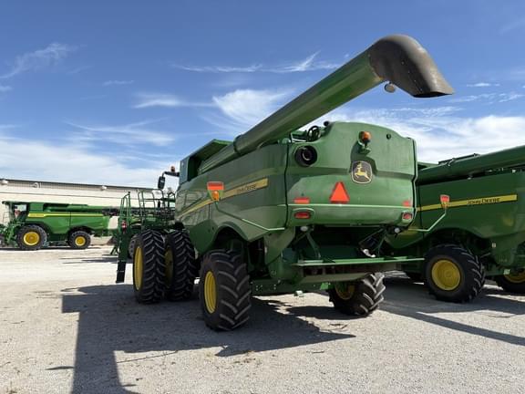 Image of John Deere S660 equipment image 4
