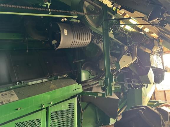 Image of John Deere S660 equipment image 4