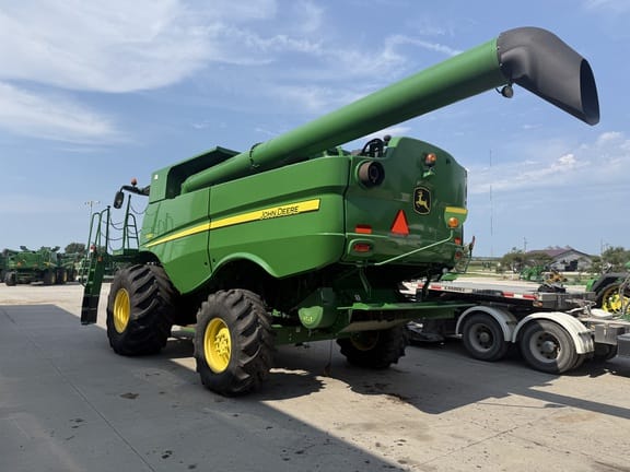 2016 John Deere S660 Equipment Image0