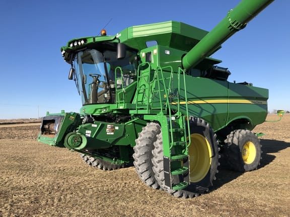 2016 John Deere S660 Equipment Image0