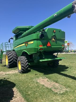 Image of John Deere S660 equipment image 4