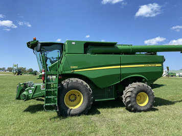Main image John Deere S660