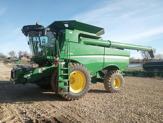 Image of John Deere S660 Primary image