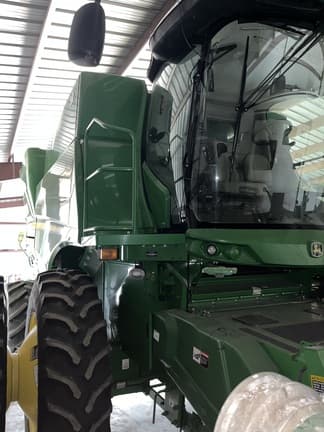 Image of John Deere S660 Image 1