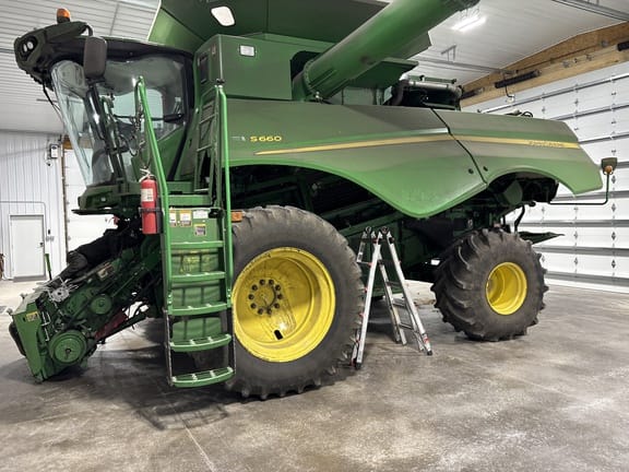 2016 John Deere S660 Equipment Image0