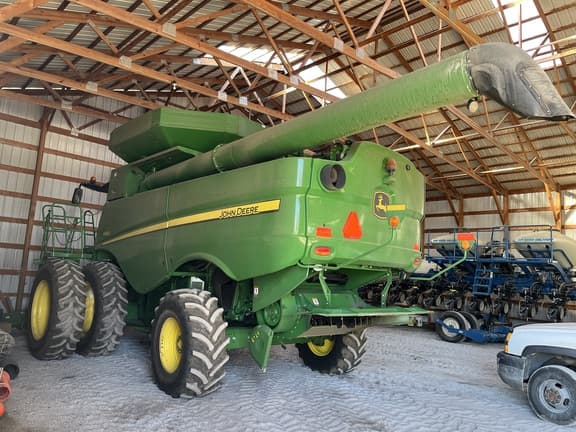 Image of John Deere S660 equipment image 4