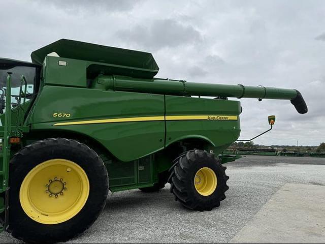 Image of John Deere S670 equipment image 2