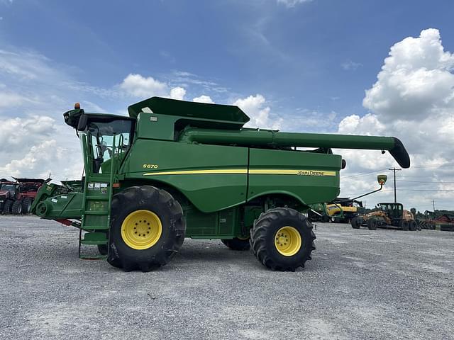 Image of John Deere S670 equipment image 1