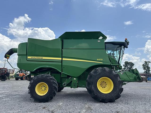 Image of John Deere S670 equipment image 2