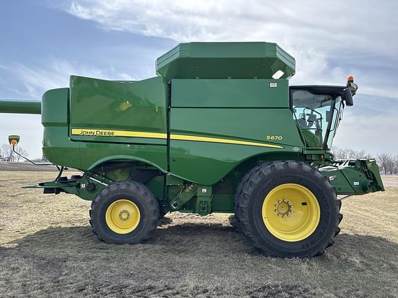 Image of John Deere S670 equipment image 2