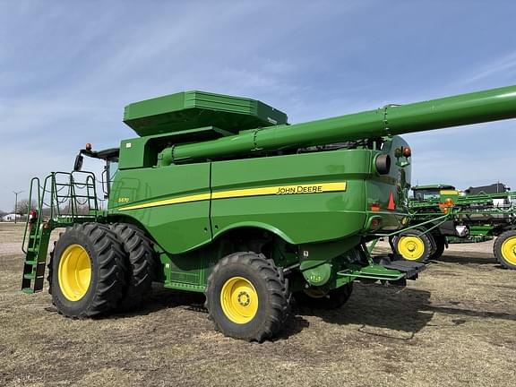 Image of John Deere S670 equipment image 1
