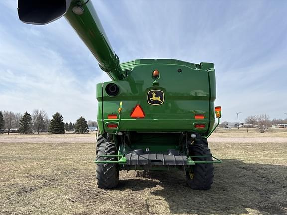 Image of John Deere S670 equipment image 3