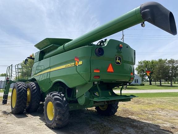 Image of John Deere S670 equipment image 4