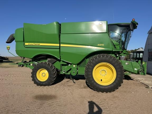 Image of John Deere S670 equipment image 3