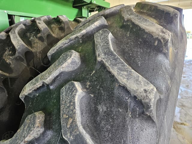 Image of John Deere S670 equipment image 2